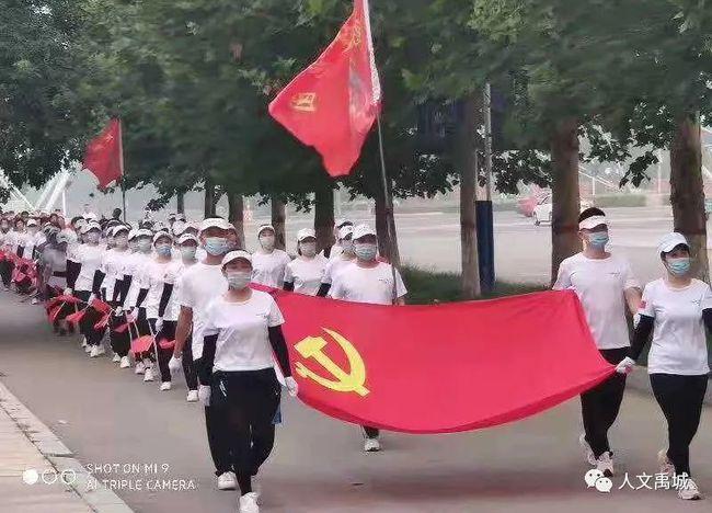 我有一个非常不好的习惯，我喜欢和别人倾诉自己不开心的事，甚至是家里的丑事，一个是说了心里上？